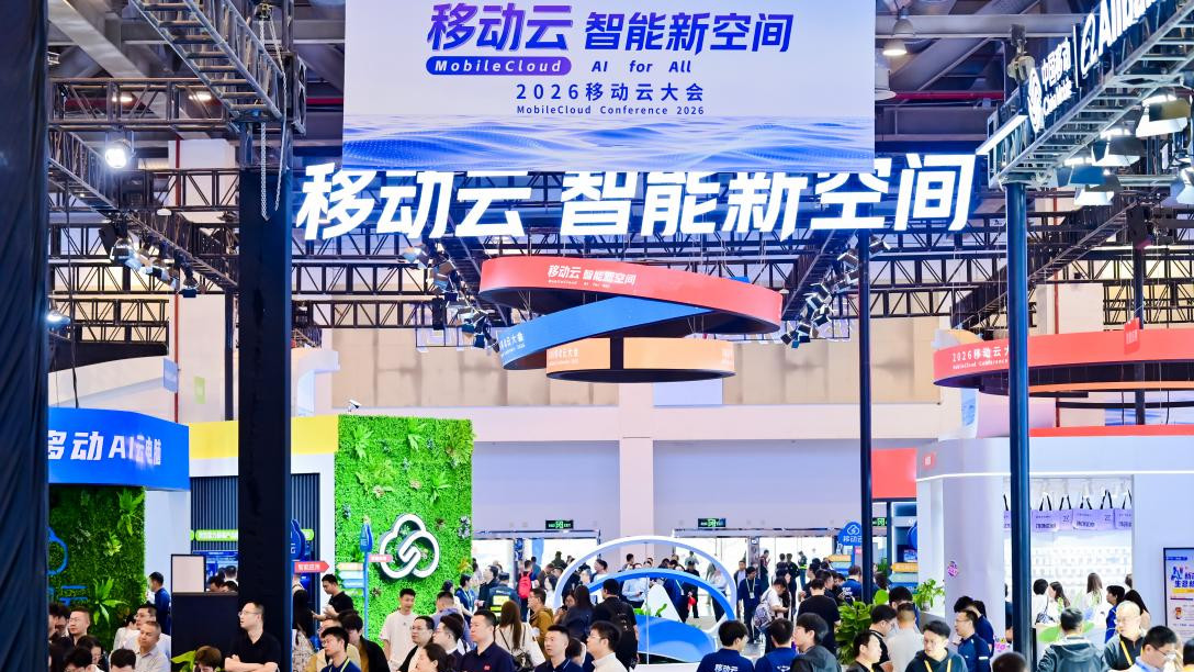 别只盯着大模型了，这家运营商正在下一盘「通算智」融合的大棋