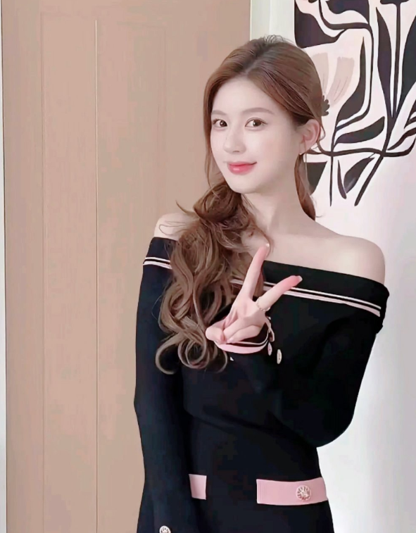 晚风牵起你的裙摆我将爱意藏于秋季