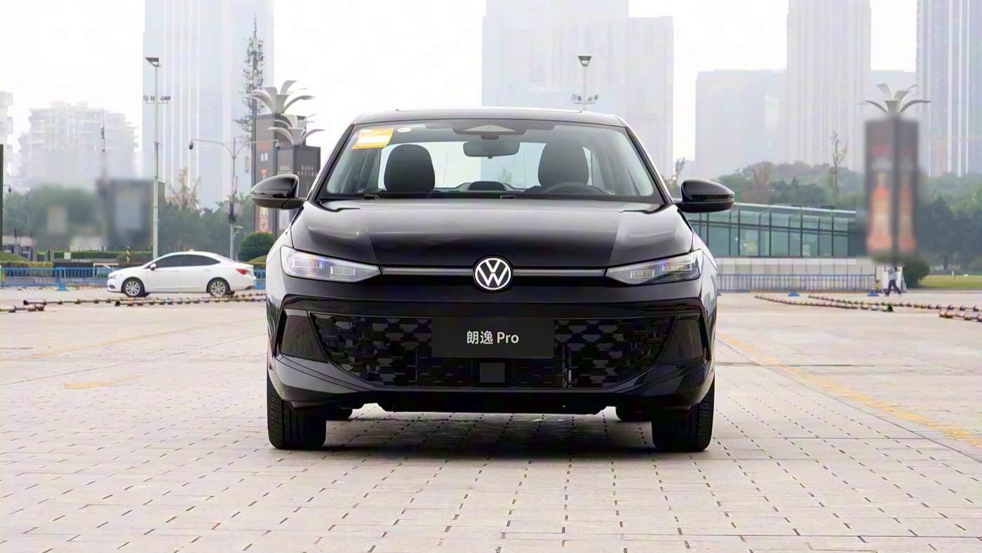 抚顺家轿通勤能手 朗逸Pro和雷凌对比测评