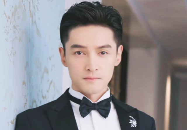 胡歌全程用藏语回应对方直到收工才知道眼前这人是个上海演员
藏语台词是他自己加的要