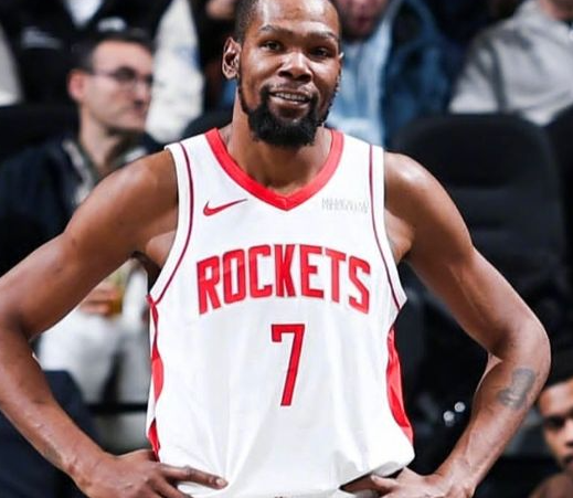 赢两场湖人就说不需要杜兰特了？
不要忘了上赛季的阵容缺的可就是杜兰特这种终结点，