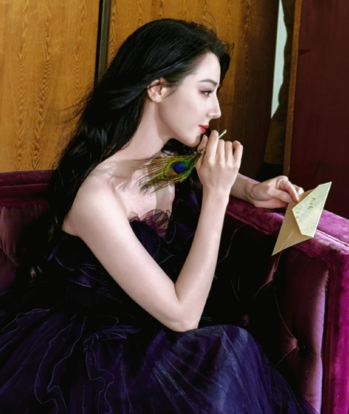 你是雾是旧梦，是写在糖纸上的诗