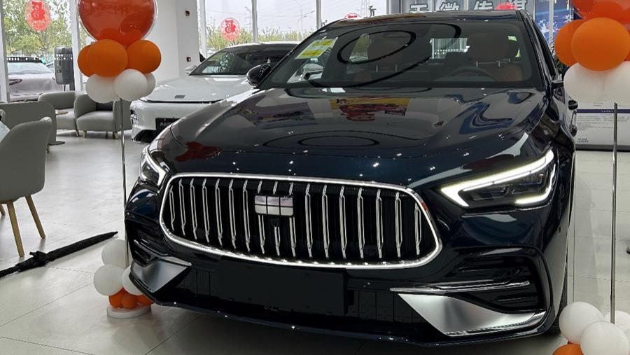 吉利银河星耀7到店，车长超4米95，内置小桌板，油耗2L级还带四驱