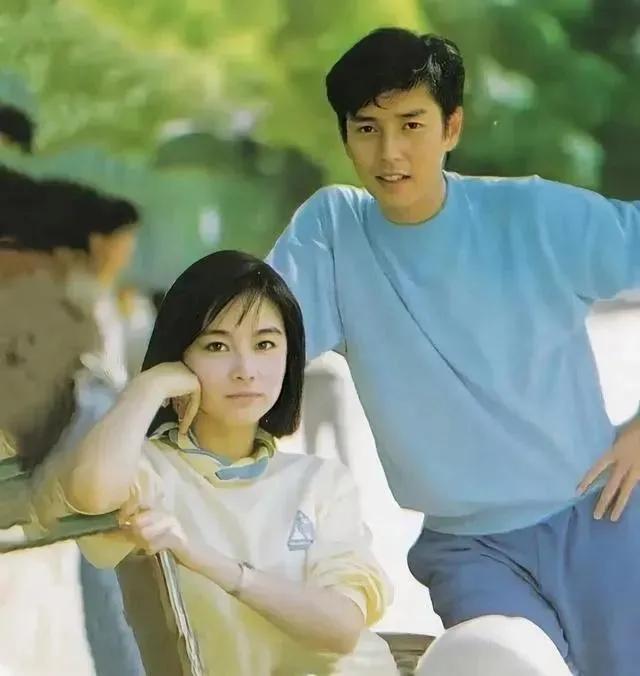 谭咏麟与林青霞罕见照片，那时候的他们真的好年轻，也好美好帅。
