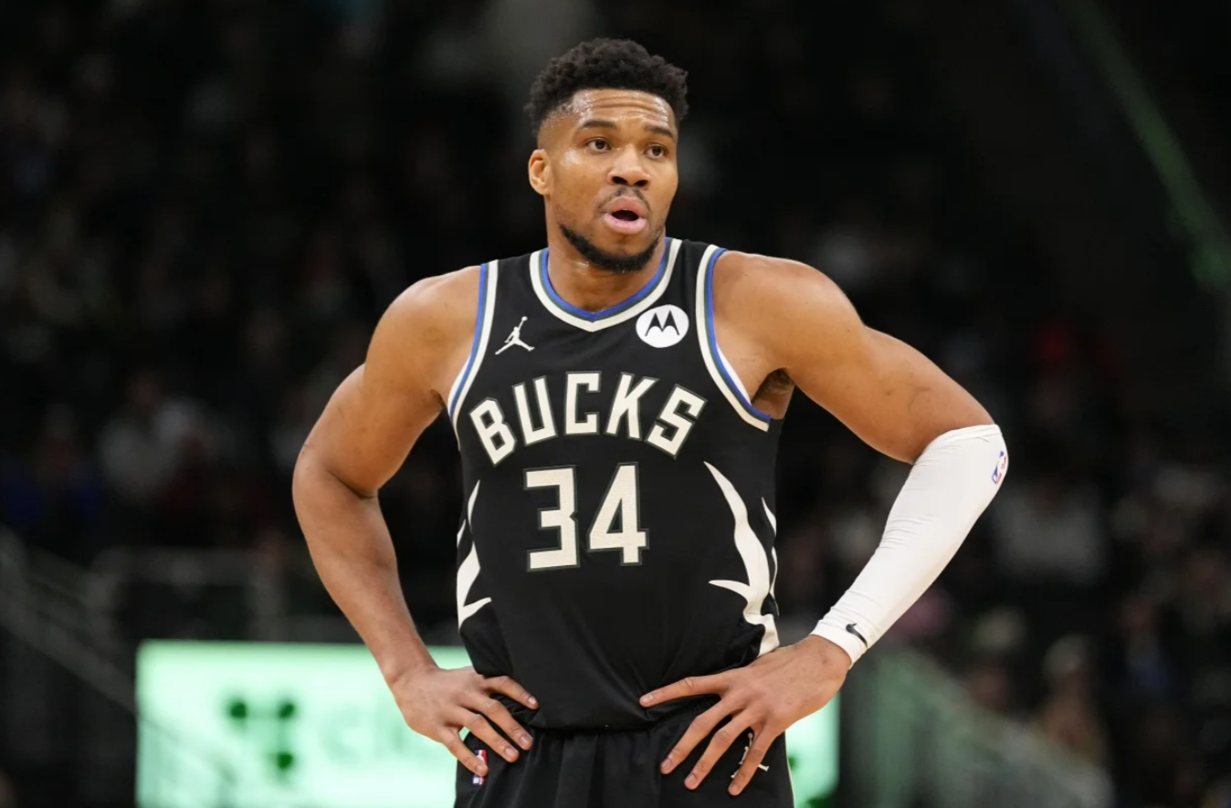 据名记Jake Fischer报道，一位与雄鹿讨论过字母哥交易的球队高管表示，雄