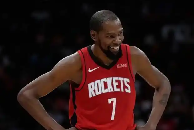 里程碑之夜，杜兰特确实有点着急了。幸好谢泼德和阿门汤普森拯救了他，要不然就变成里