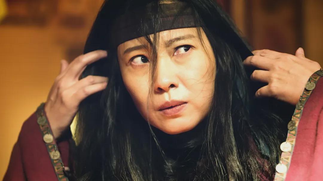 《余红旧事》尺度不小，让王佳佳演“黄大仙”的人，真是个天才！
