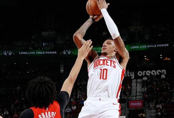 小贾为何只会跳投，要么正面跳投，要么转身跳投，就不能学一学中锋的篮下动作？

小