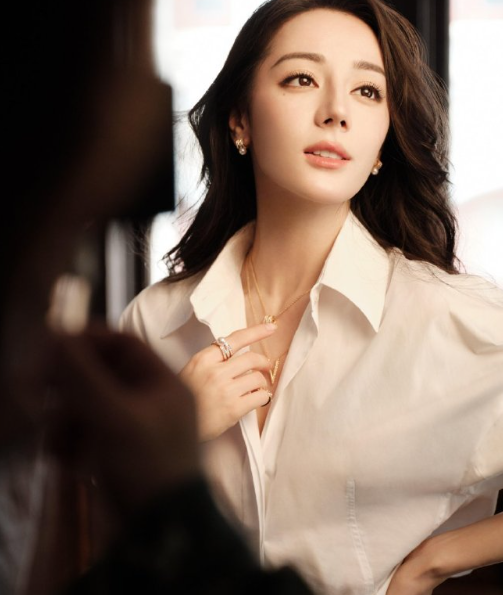 倾听落雪沉入梦中，你的身影是我笔下绘不出的纯白