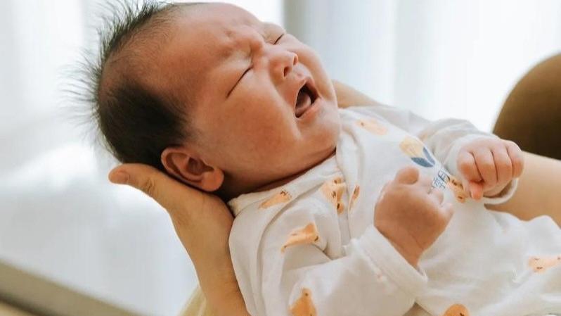 别让热情的春节“伤”了娃：新生宝宝的首个春节安度指南