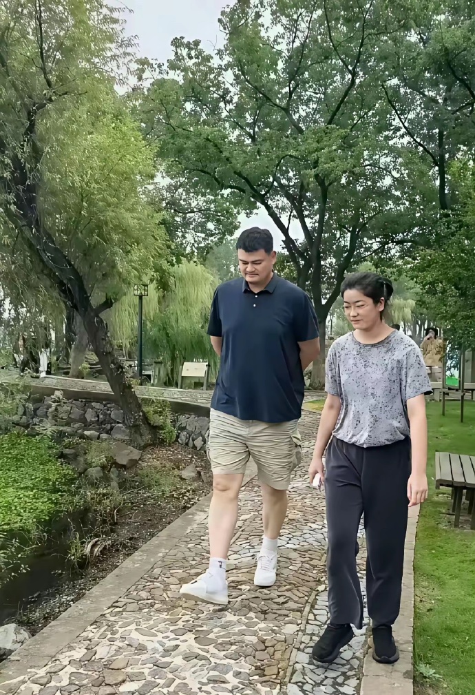 姚明女儿姚沁蕾15岁身高已经接近一米九了，有望赶超老爸吗？