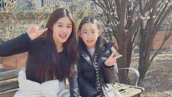 回老家当小姨，37岁张含韵自曝过年胖一圈