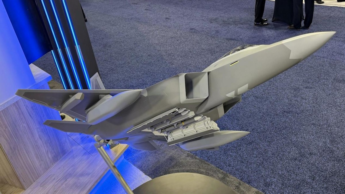 乌媒：美国展示“猛禽2.0”战斗机，不会给苏-57和歼-20任何机会