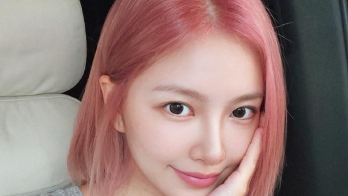 王灿染个粉发，5岁女儿竟两天不理她，这给所有父母上了一课