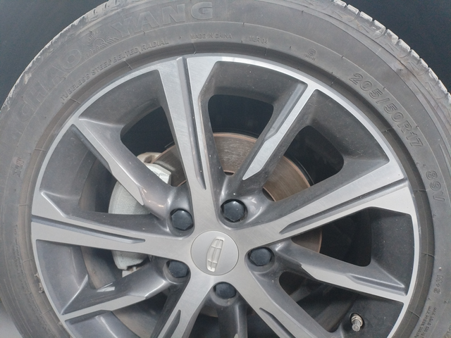 车生病了各位大佬遇见了没
刹车停住的一瞬间前轮位置会咯吱一声响一下。俺也不知道咋