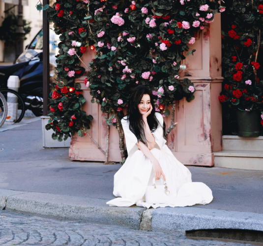 今日人设：热巴颜粉头子