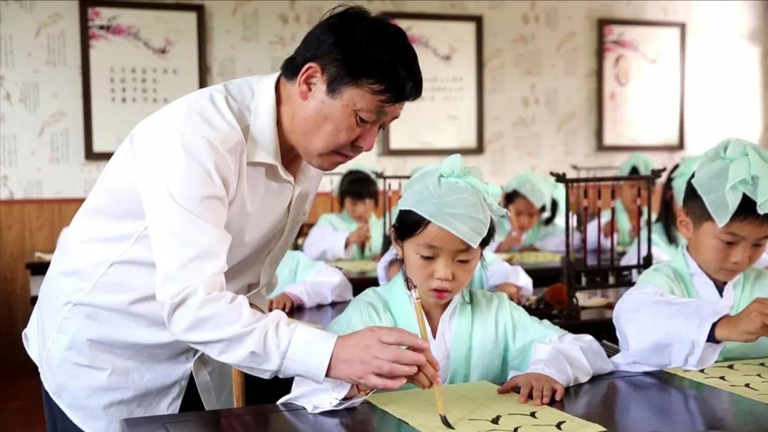 阜南张茂：扎根乡村讲台三十余载 守护农村孩子求学梦