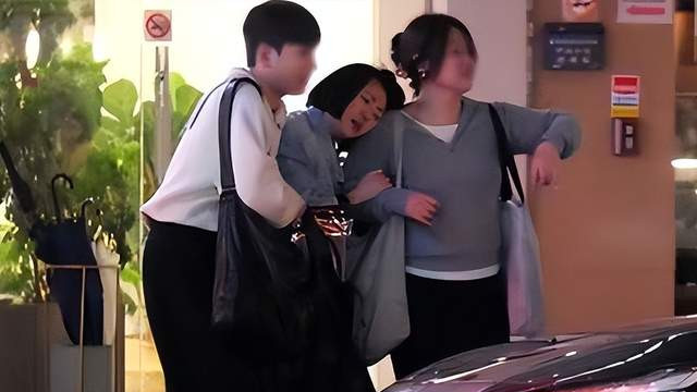 小S露面崩溃痛哭，对老公许雅钧绯闻视而不见，称很想念姐姐大S