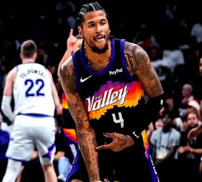 浅谈格林现状，昨天一场球把自己的职业价值，商业价值，交易价值打崩了。
竞技体育残