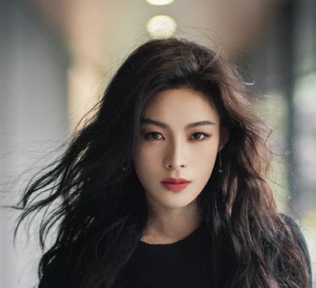 因《镖人》大火的陈丽君冲上热搜
这次她传来一个大好消息，让整个娱乐圈都羡慕了。 