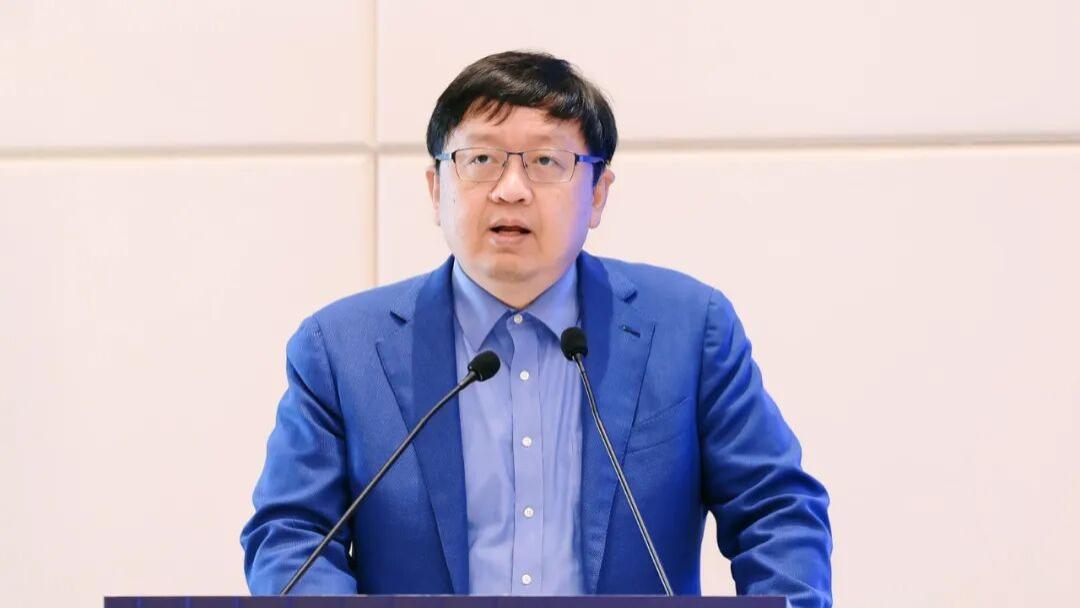 周志华站台、黄晓明体验：昆仑万维的世界模型凭什么让院士和演员坐在一起