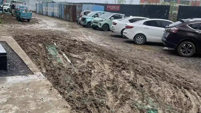 金辰雲樾府业主投诉：小区环境差、设施故障多，装修押金无故扣押半年