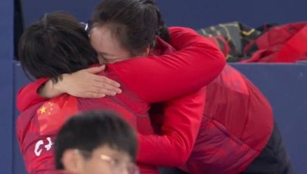 恭喜中国队王蒙、杨金桥组合获得历史上首枚轮椅混合双人冰壶的冬残奥金牌！ ​​​