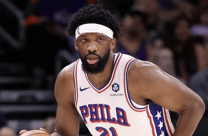 费城球迷现在就一个心态熬，除了祈祷恩比德恢复，没有其他挽救球队的办法
除了主队马