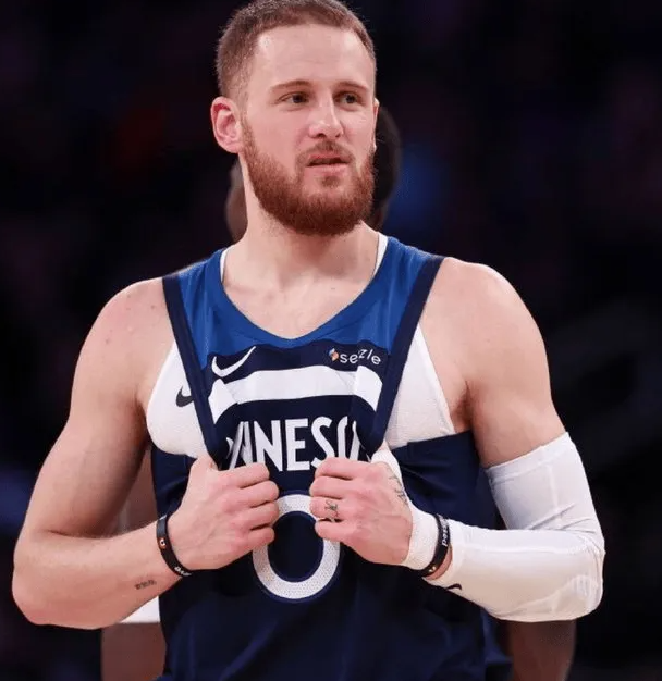 ESPN名记Ramona撰写了专题文章，提到了尼克斯的建队方向及内幕：
尼克斯对