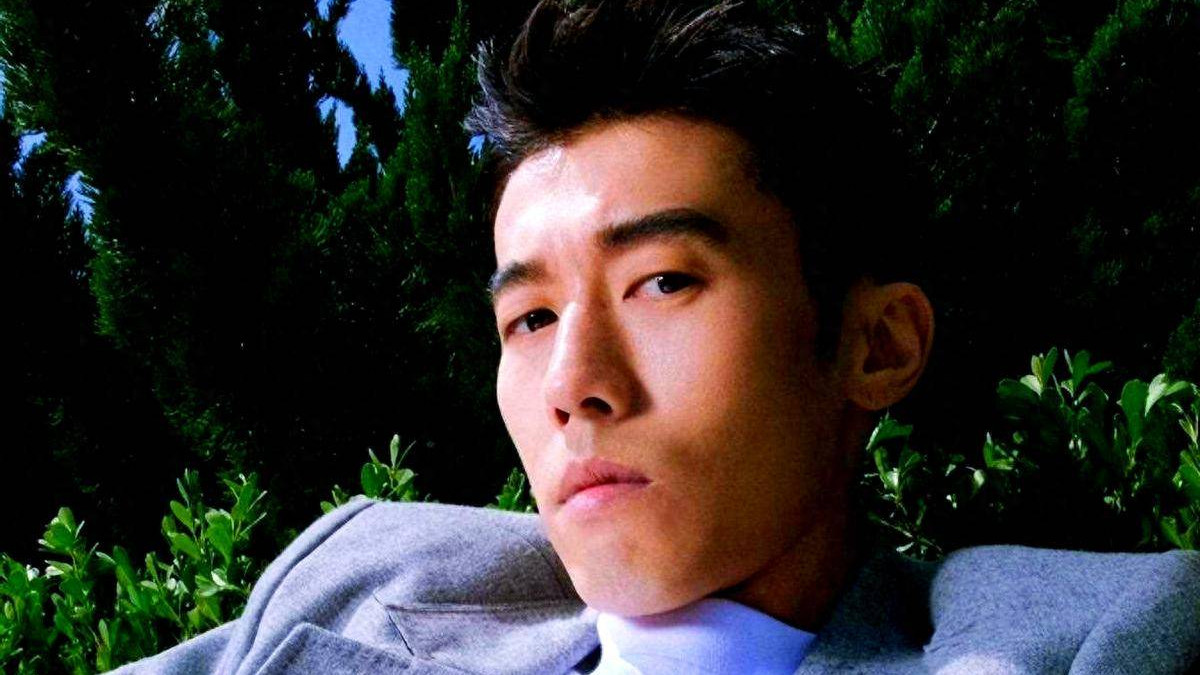 从北漂到戛纳来，周游演活边缘人的倔强，被电影选中的瞬间泪目了