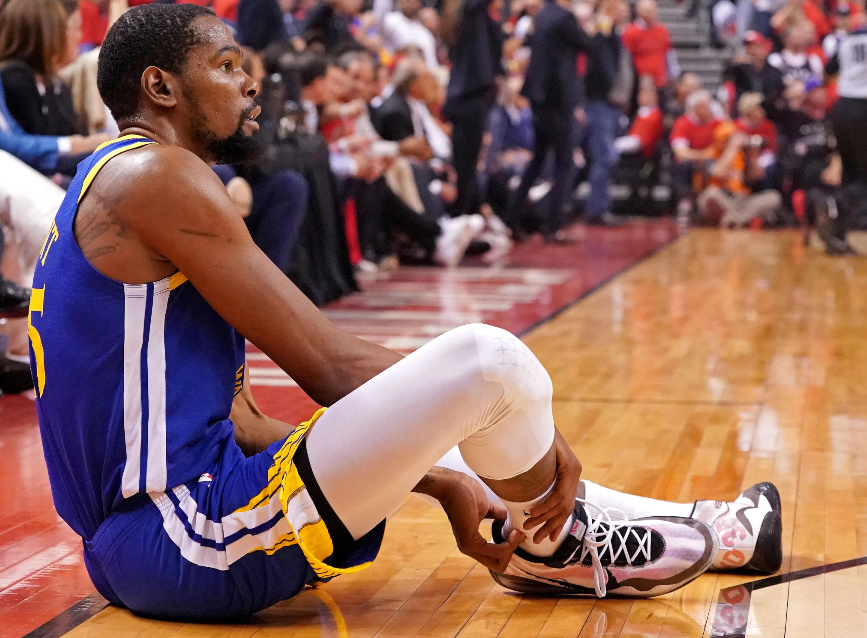 一边是“躺赢”的戒指，一边是拼断的跟腱——NBA的运气天平上，杜兰特永远站在另一头