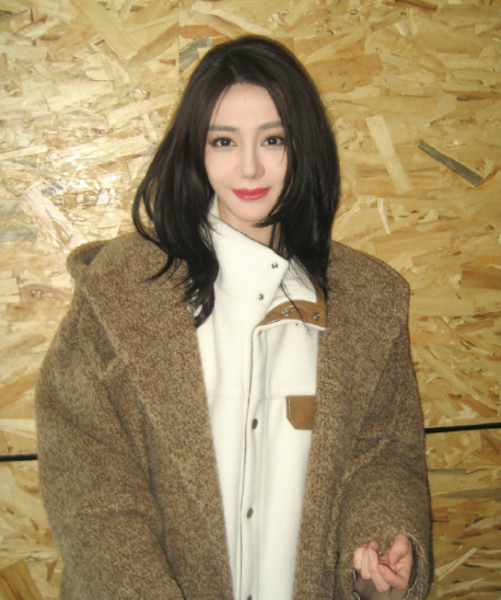 我离你太远，做不了朋友，当不成恋人