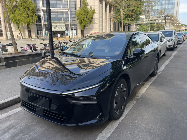 小鹏p7+提车
家里老人打算换车，正好自己对新能源车现在的各种新技术非常感兴趣，