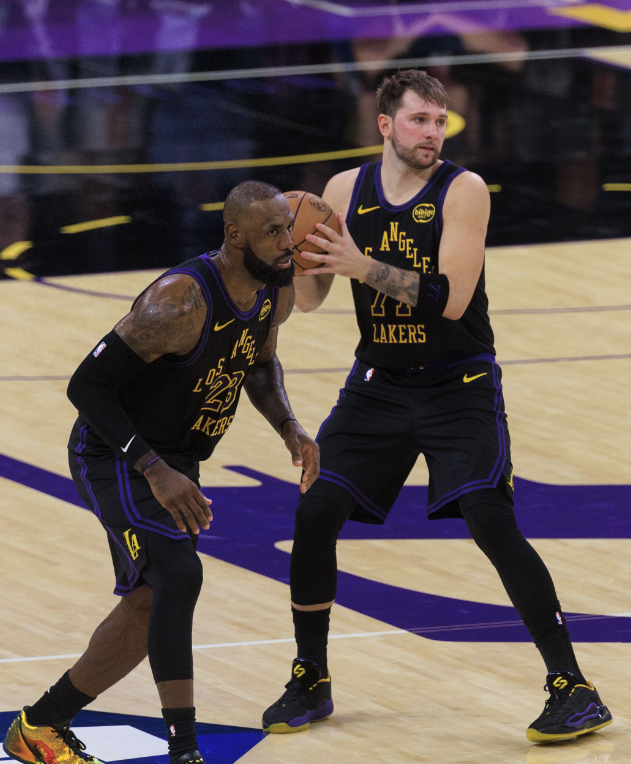 东契奇真强啊，独行侠咋想的啊？这种顶级球星都能送人的？

湖人命也太好了吧，没有