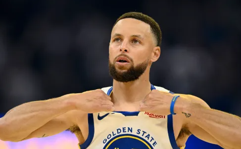 库里现在能打持球大核吗？能就好快速建队
转型了，把格林弄走，没有一点篮的都不能要