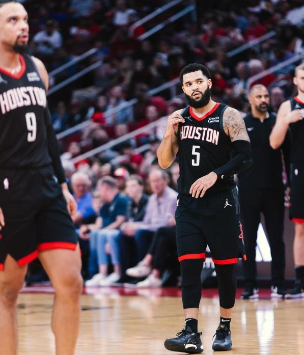 赛迪斯-杨这位NBA名将，在谈到火箭控卫问题的时候表示，看起来火箭队控卫比较多，