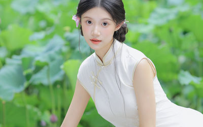 我帮助亲爸逃离后，亲妈把我囚禁在她身边，看着她疯癫的脸，我心死了！