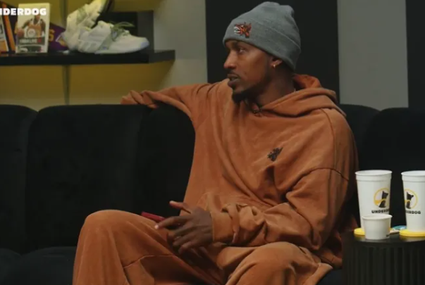 前NBA球员布兰登-詹宁斯在节目中谈到了凯尔特人上一场输给76人的比赛。詹宁斯表