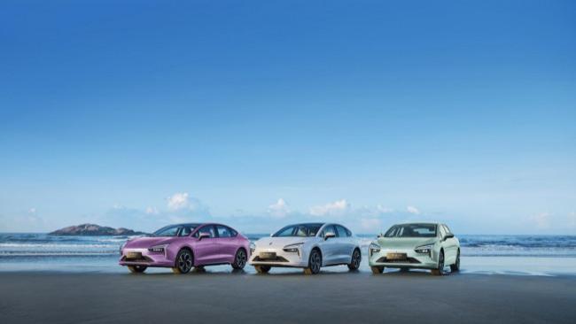 江铃集团新能源易至汽车羿驰05巧克力版，换电便捷又高效