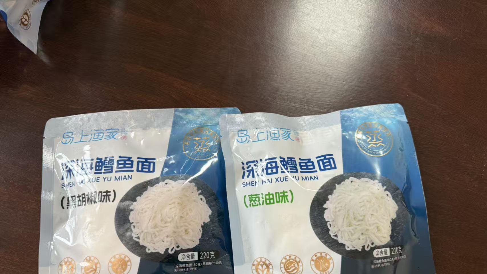 鳕鱼面的面条是否有添加增稠剂或改良剂来保持韧性？