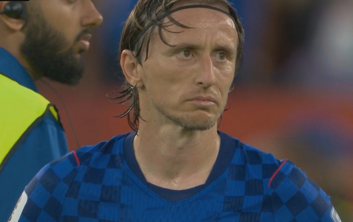 葡萄牙2-1逆转克罗地亚的三个焦点瞬间！
 
1. 莱奥助攻拉莫斯头球破门瞬间，