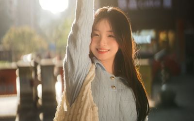 结婚纪念日老公搂着他的女兄弟，我推门敬酒: 都在呢，好巧啊!