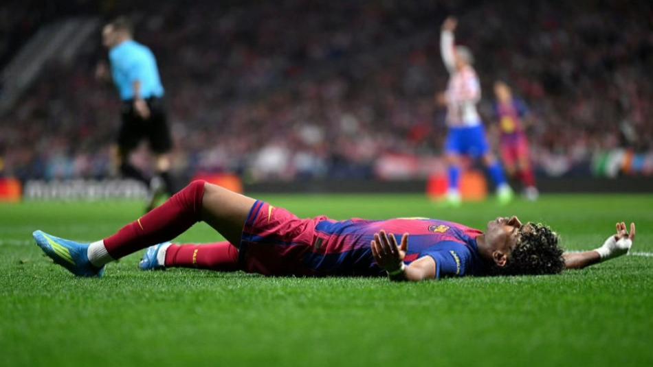 又是红牌！巴萨2回合2人罚下，再爆欧冠大冷，裁判双标惹怒弗里克