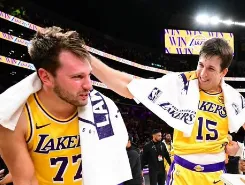 湖人更新官方社媒，公布了对阵独行伤病报告。

贾里德-范德比尔特（右小腿酸痛）出