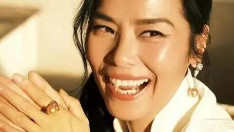 钱再多有什么用！62岁亚洲天后韦唯的现状，给所有中年女人提了醒