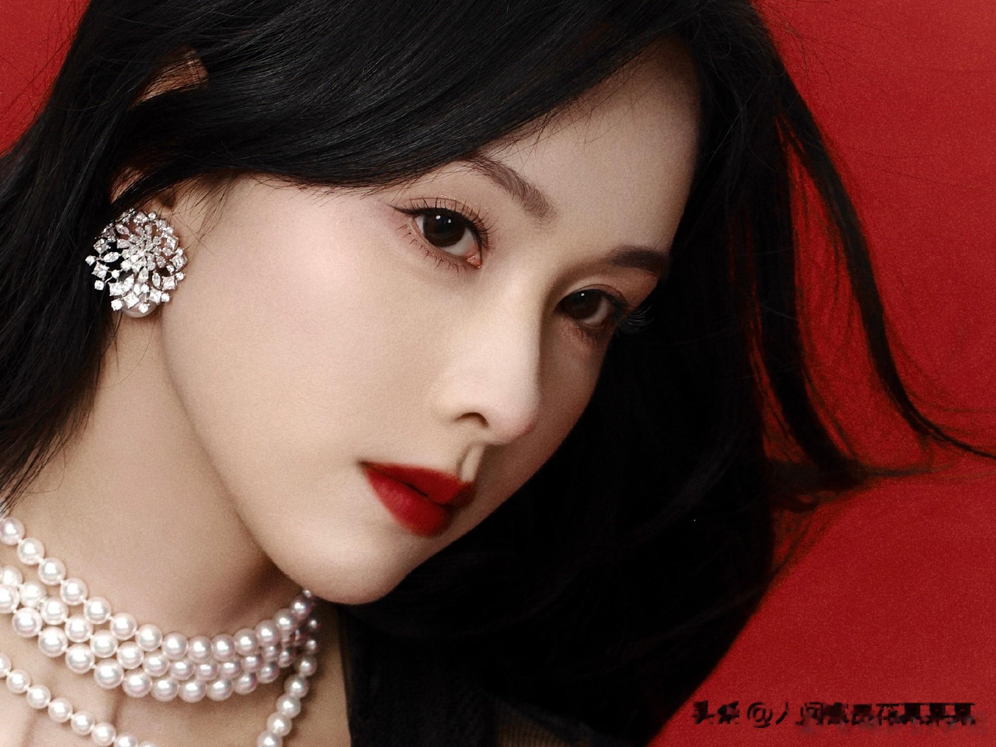 陈都灵蕾丝裙造型