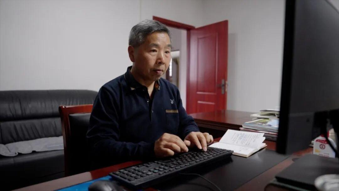 望乡｜这个浦江人，作品写进了270本书