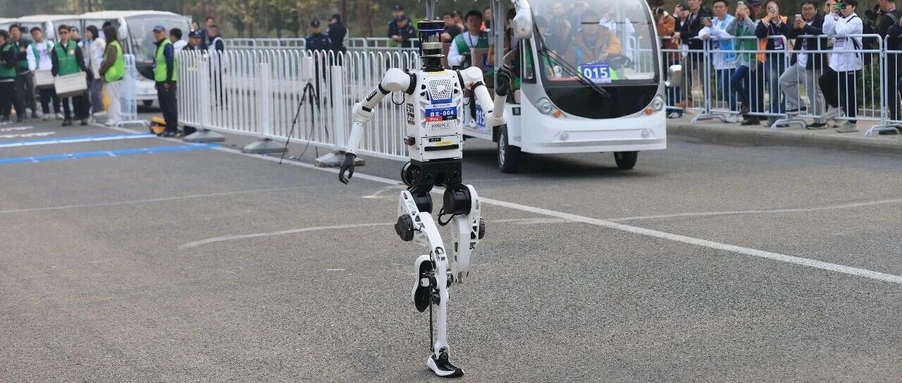 具身天工Ultra人形机器人，以超越人类半马极限的速度完成排位赛

4月16日，