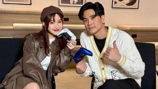 伍允龙赞李蔓莹有爱心，拒谈婚期，进军微短剧市场