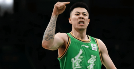 辽宁男篮外援莫兰德调侃张镇麟“背叛”辽宁和自己。上海男篮球员张镇麟在社媒晒出了自